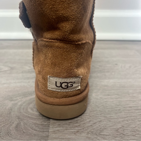 Ugg Bailey Button Chestnut Color Boots - Picture 11 of 16